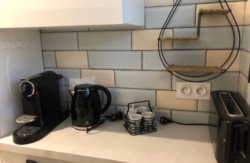 Lambesc Apartment | Clos Sainte Marguerite: 2 People, Ideal location with Wifi and Air conditioning