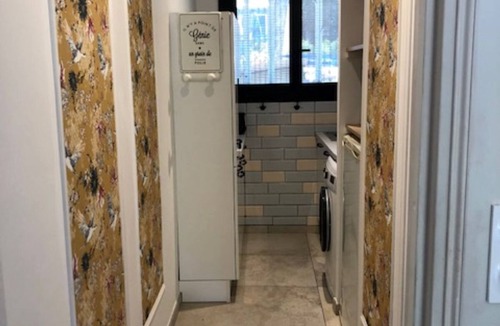 Lambesc Apartment | Clos Sainte Marguerite: 2 People, Ideal location with Wifi and Air conditioning