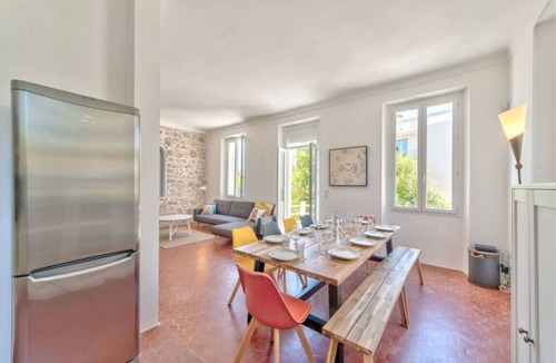 Cap-d'Antibes Villa | Colored House Martel of 135 m2 - Juan les Pins