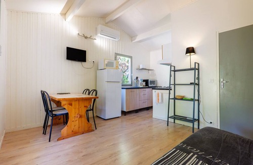 Chambonas Ski Chalet | “Comfort Shared Pool” Chalet with Pool, Shared Terrace, and Wi-Fi