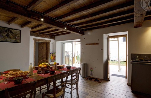 Cremeaux Cottage | Comfortable countryside cottage with terrace