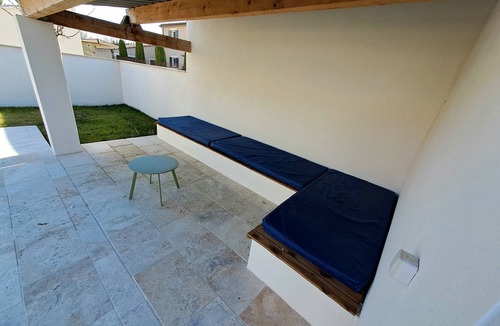 Aubignan Villa | COMFORTABLE FAMILY VILLA in a very quiet residential neighborhood, with a private pool