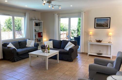 Montbrun-des-Corbieres Villa | Comfortable villa with jacuzzi