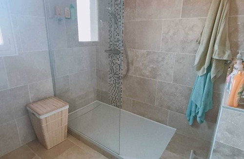 Senas House | Comfortable Provencal house with swimming pool, terrace and garden at the foot of the Alpilles mountains.