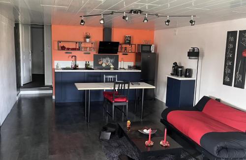 Vernaison Apartment | Comme dans un écrin - T2 de 50 m² avec jardin, terrasse et piscine