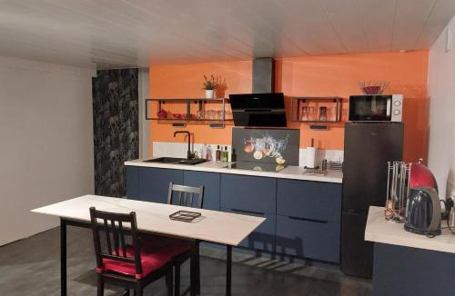 Vernaison Apartment | Comme dans un écrin - T2 de 50 m² avec jardin, terrasse et piscine
