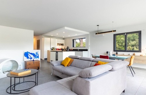 Frejus Villa | Contemporary air-conditioned villa in Fréjus with swimming pool for 6 people