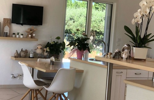 Chateaurenard Villa | CONTEMPORARY VILLA IN QUIET, LANDSCAPED GARDEN, SWIMMING POOL, A ZEN PLACE !!!!