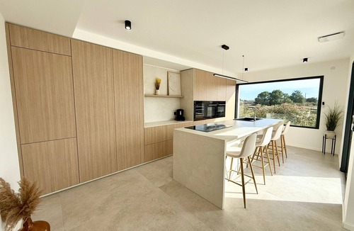 Villetelle House | Contemporary villa with pool
