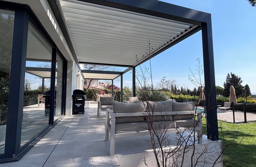 Eguilles Villa | Contemporary villa with swimming pool, unobstructed view - 5 min walk from the village