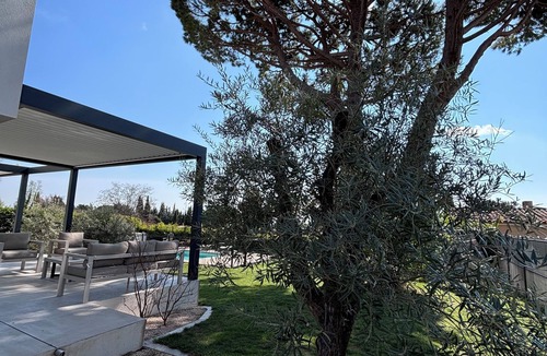 Eguilles Villa | Contemporary villa with swimming pool, unobstructed view - 5 min walk from the village