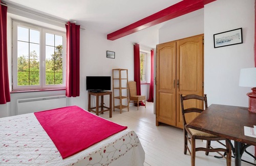 Durfort Bed & Breakfast | Coquelicot Room - Saint-Ferréol Riverside Retreat