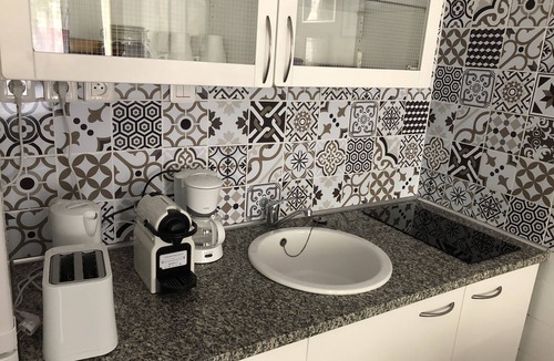 Couronne Urbaine Apartment | Cosy & Spacious, bright 25 m2 with balcony and air-conditioning right in the center of town