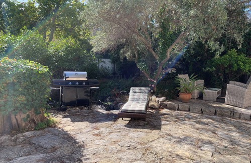 Aubagne House | Cosy town house, 2 bedrooms, sleeps 6 - Outsideeur 150 m² - Parking