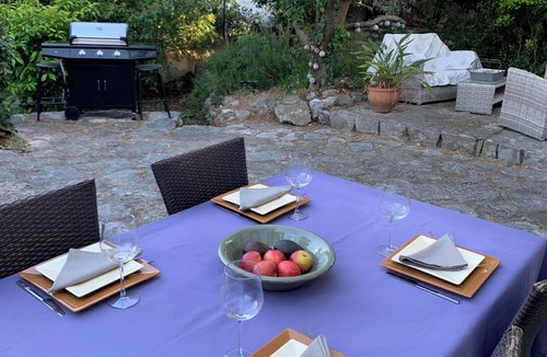 Aubagne House | Cosy town house, 2 bedrooms, sleeps 6 - Outsideeur 150 m² - Parking