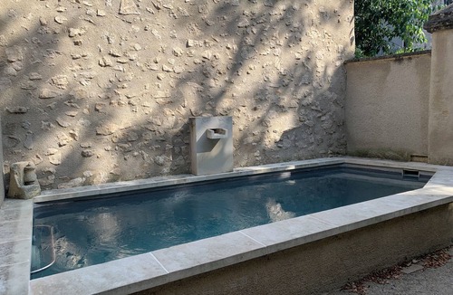 Eygalieres House | Cosy village house in Provence for 2,4,6 or 8, air-con, courtyard with swim pool