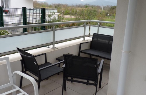 Puget-sur-Argens Apartment | COTE D'AZUR NEW AND SECURE F3 APARTMENT 10 KM FROM THE SEA - QUIET - SWIMMING POOL