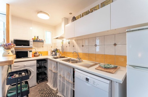 Malemort-du-Comtat House | Cottage "Au Coeur Du Vaucluse" with Shared Pool, Private Terrace & Wi-Fi