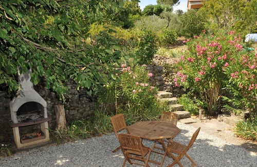 Gravieres Cottage | Cottage in Ardèche at the foot of greenhouse Bar