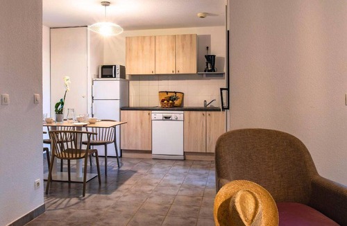 Fabregues House | Cottage with On-Site Fitness Room