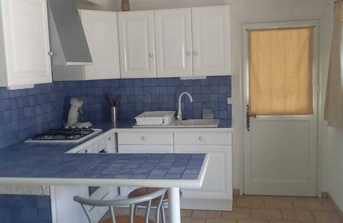 Chateauneuf-de-Gadagne Apartment | Country apartment