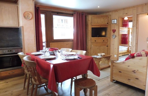 Crest-Voland Apartment | Cozy 2-Bedroom Apartment with Cabins in Crest-Voland - Near Slopes, Sleeps 6