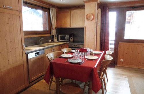 Crest-Voland Apartment | Cozy 2-Bedroom Apartment with Cabins in Crest-Voland - Near Slopes, Sleeps 6