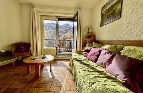 Monetier-les-Bains Apartment | "Cozy 2-Room Mountain Apartment with Fireplace & Ski Shuttle - Sleeps 6"