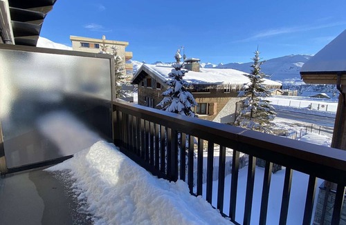 Jeux Apartment | Cozy 2-Room Apartment for 6 in Alpe d'Huez, Ski-in/Ski-out, Near Shops, South-Facing Balcony