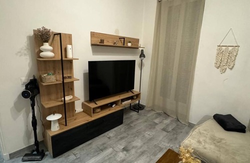 Les Cinq Avenues Apartment | Cozy 45-square-meter apartment – 2-minute walk to the tram & metro, in the heart of Marseille