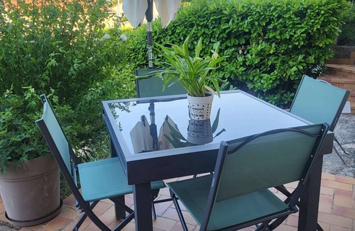 Millau Apartment | Cozy Apartment in Millau Private Terrace, Pouncho
