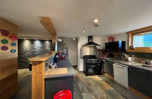 Crest-Voland Ski Chalet | Cozy chalet for 12 people with WIFI and fireplace