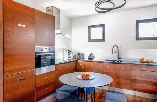 8th Arrondissement House | Cozy home in Marseille with WiFi