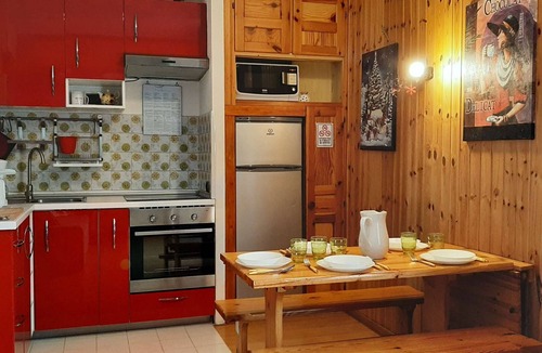 Montgenevre Apartment | Cozy Mountain Studio with South-Facing Balcony, Sleeps 5, Close to Ski Lifts and Shuttle