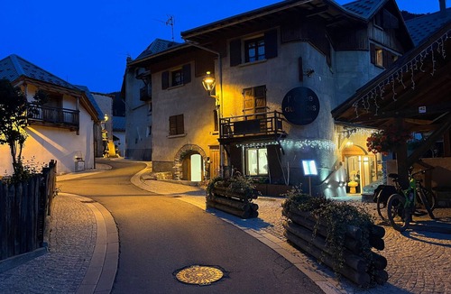 La Salle-les-Alpes Apartment | Cozy Renovated Apartment · Mountain Village Peace · Near Ski Lifts · Wifi