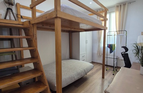 Liberation Apartment | Cozy, Renovated 2-Bedroom Apartment – Right in the Heart of Nice Calm Train station 5 min Tram Walk to the Sea