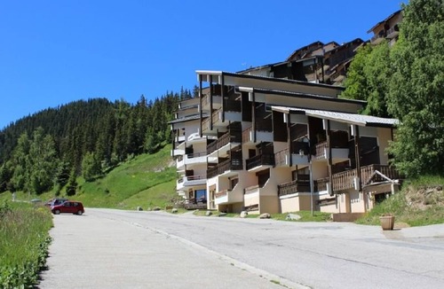Auris Apartment | Cozy studio for 2 near slopes with balcony and parking – Auris en Oisans