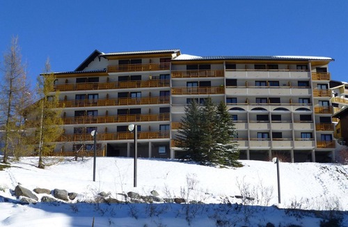 Eclose-Est Apartment | Cozy Studio for 4 in Alpe d'Huez, Close to Slopes & Shops, Balcony, Pets Welcome