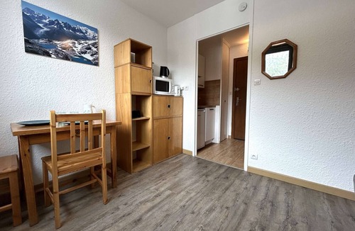 La Salle-les-Alpes Apartment | Cozy Studio for 2 near Slopes and Shops with Parking and Ski Locker - La Salle-les-Alpes
