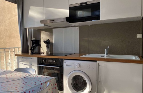 Balaruc-les-Bains Apartment | Cozy studio with air conditioning, WIFI and parking