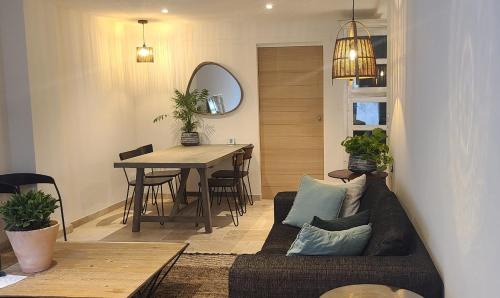 Caromb House | Cycle , Cook and Relax , grande maison cosy avec clim