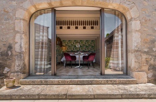 Eygalieres House | Das Atelier im Mas Naste by Interhome
