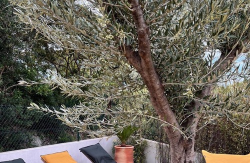 Giens Apartment | Deco apartment close to the beach with terrace and garden of 150 m2