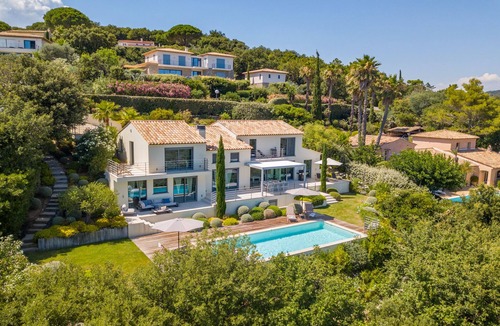 Grimaud Villa | Deluxe property for 8 persons with top equippment and a panoramic landscape view