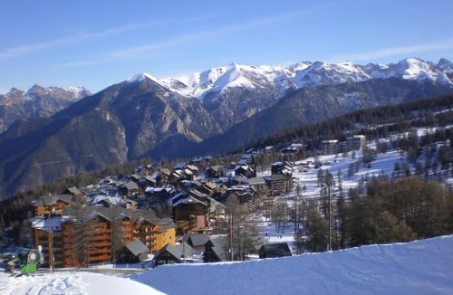 Risoul Ski Chalet | Deux chalets communicants sur les pistes – 10 pers – Risoul 1850
