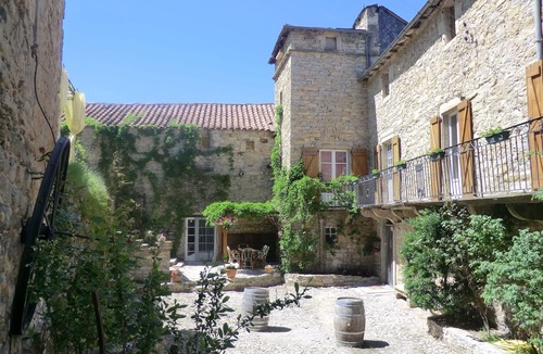 Saint-Jean-d'Alcapies Bed & Breakfast | Domaine d'Alcapiès