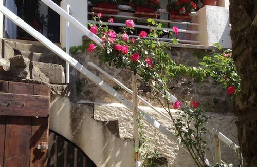 Molieres-sur-Ceze Apartment | Domaine du Figuier " La Cigale" in former winery, cozy. Apartment for 2 per