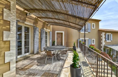 Saint-Saturnin-les-Apt Villa | Domaine de 16 Personnes