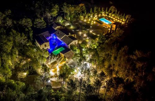 Saint-Marc-Jaumegarde Apartment | Domaine la Garenne