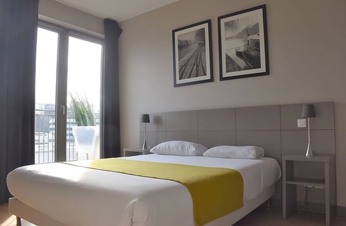 9th Arrondissement Hotel | Double Room Near Parc de la Tête d'Or & Lyon Riverfront Walks